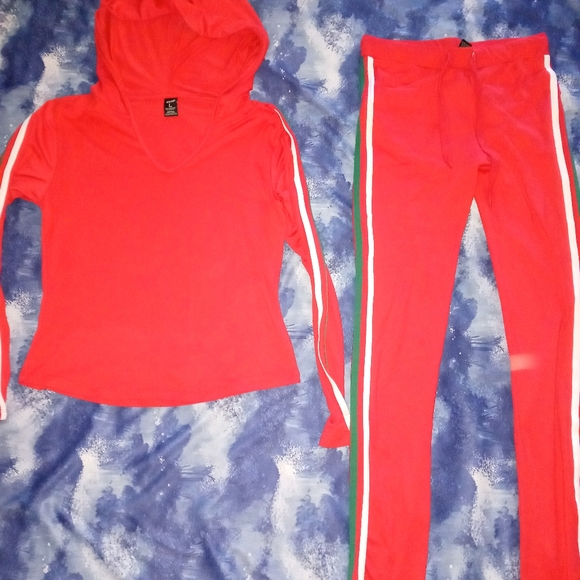 Two piece set - Picture 2 of 4